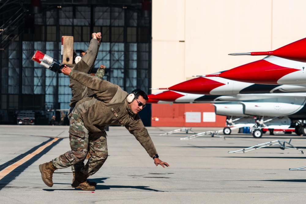 Thunderbirds Winter Training at Edwards AFB