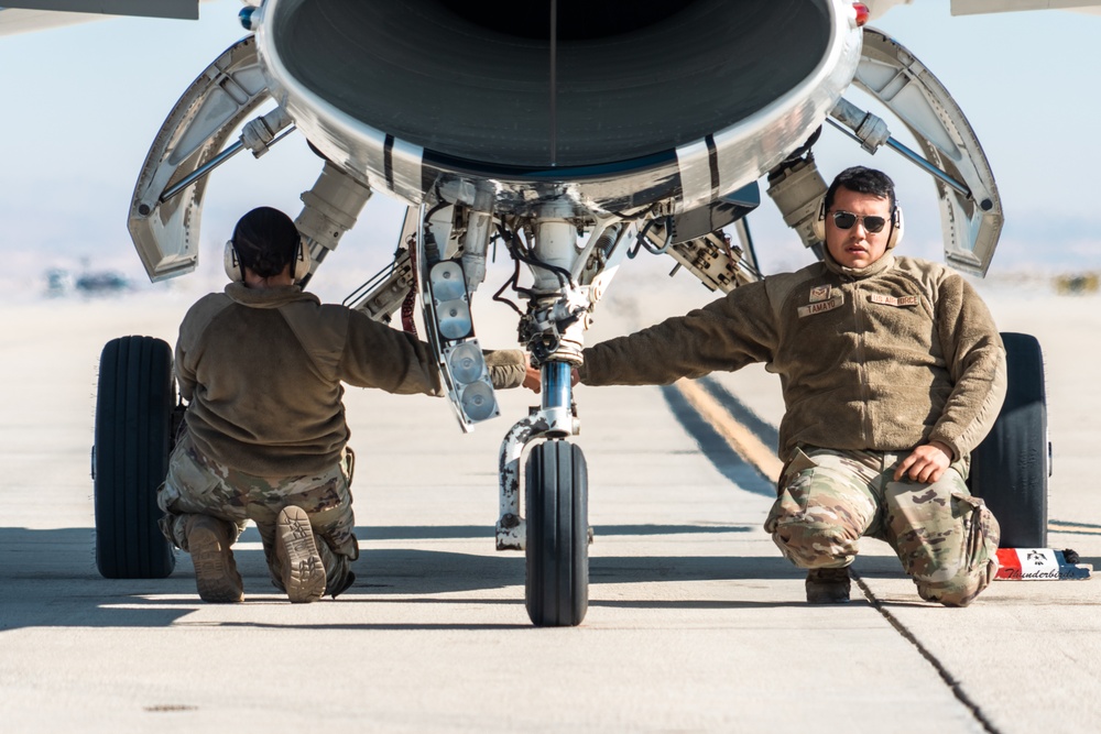 Thunderbirds Winter Training at Edwards AFB