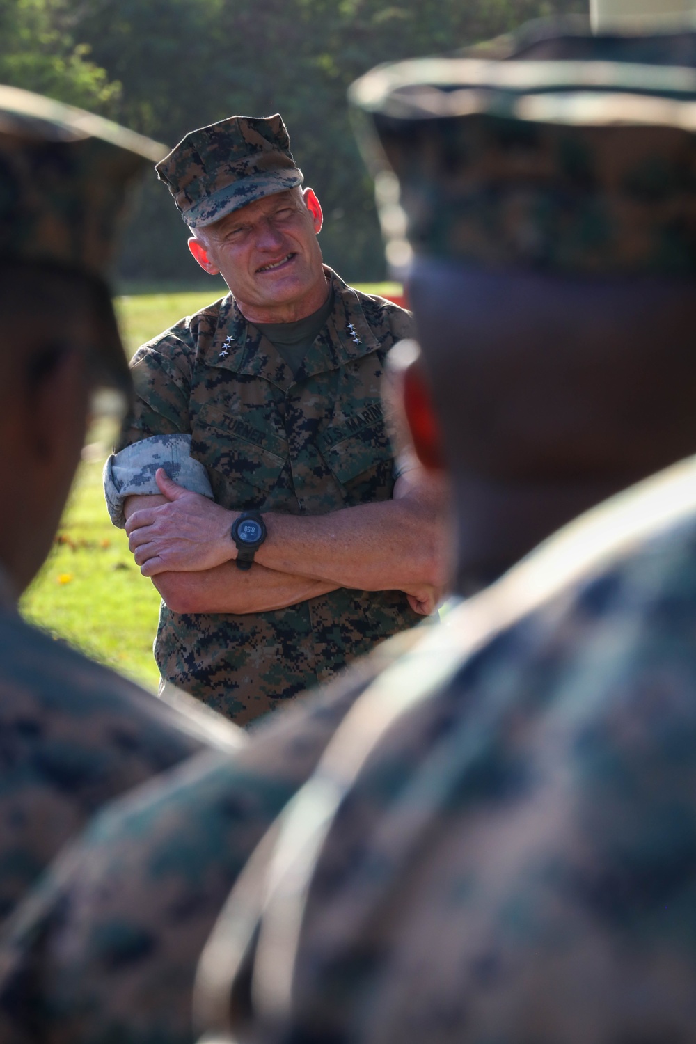 III MEF Commanding General visits Marine Aircraft Group 24 Headquarters