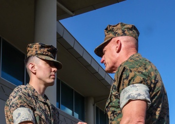 III MEF Commanding General visits Marine Aircraft Group 24 Headquarters