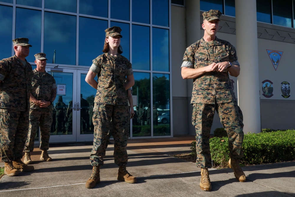 III MEF Commanding General visits Marine Aircraft Group 24 Headquarters