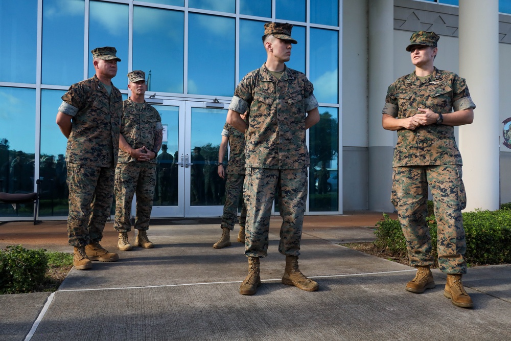 III MEF Commanding General visits Marine Aircraft Group 24 Headquarters