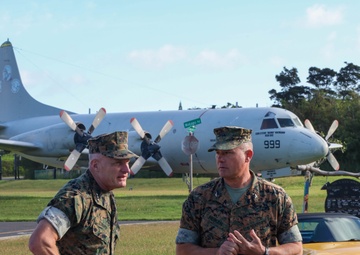 III MEF Commanding General visits Marine Aircraft Group 24 Headquarters