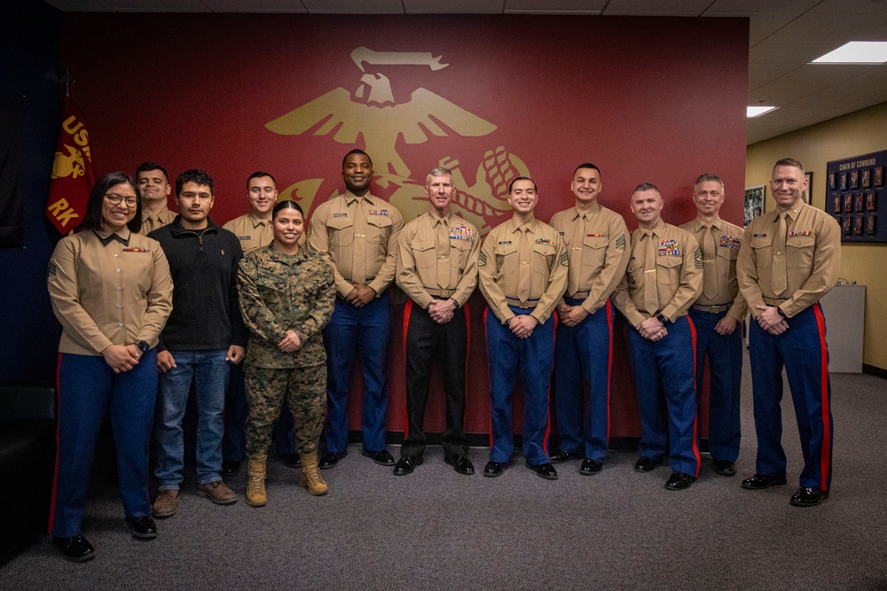 Commandant, Gen. Smith, Visits the Recruiters of RSS Rockville, Md.