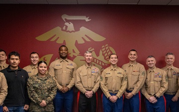 Commandant, Gen. Smith, Visits the Recruiters of RSS Rockville, Md.