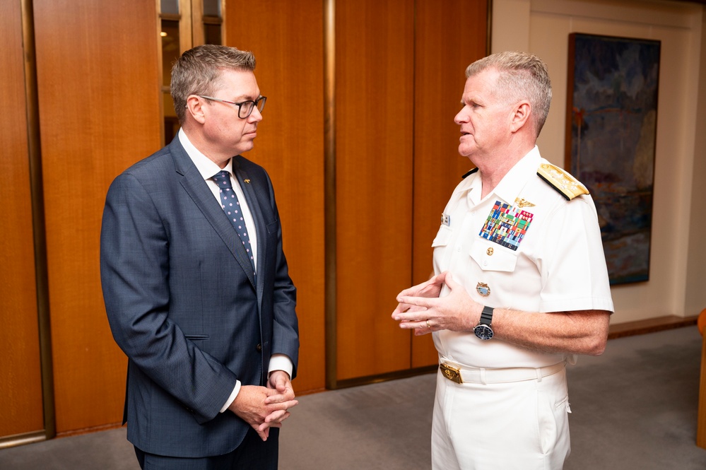 USINDOPACOM commander travels to Australia