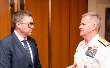 USINDOPACOM commander travels to Australia