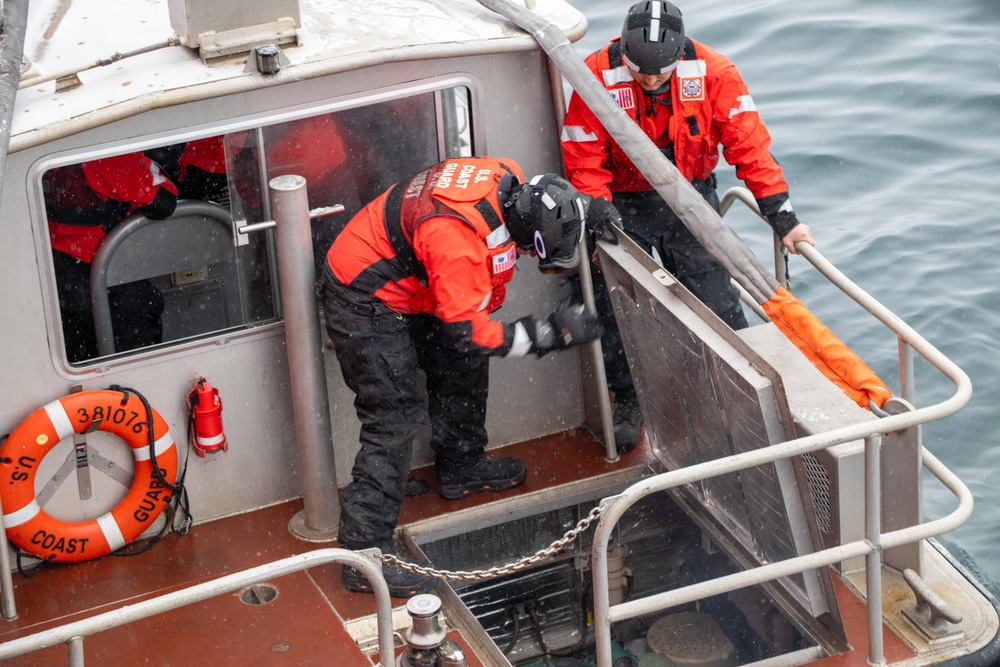 USCGC Polar Star (WAGB 10) conducts operations in McMurdo Sound during Operation Deep Freeze