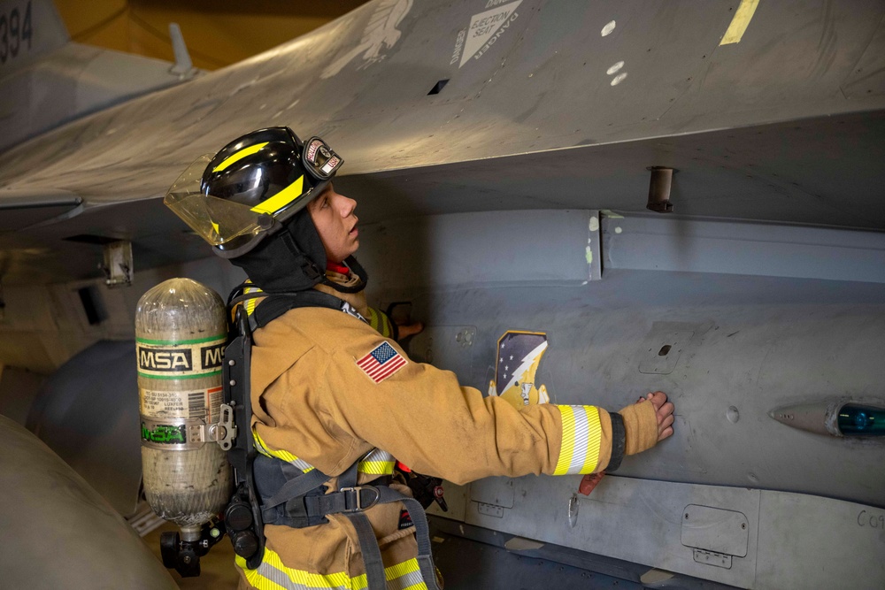 49th CES Airmen conduct F-16 familiarization training