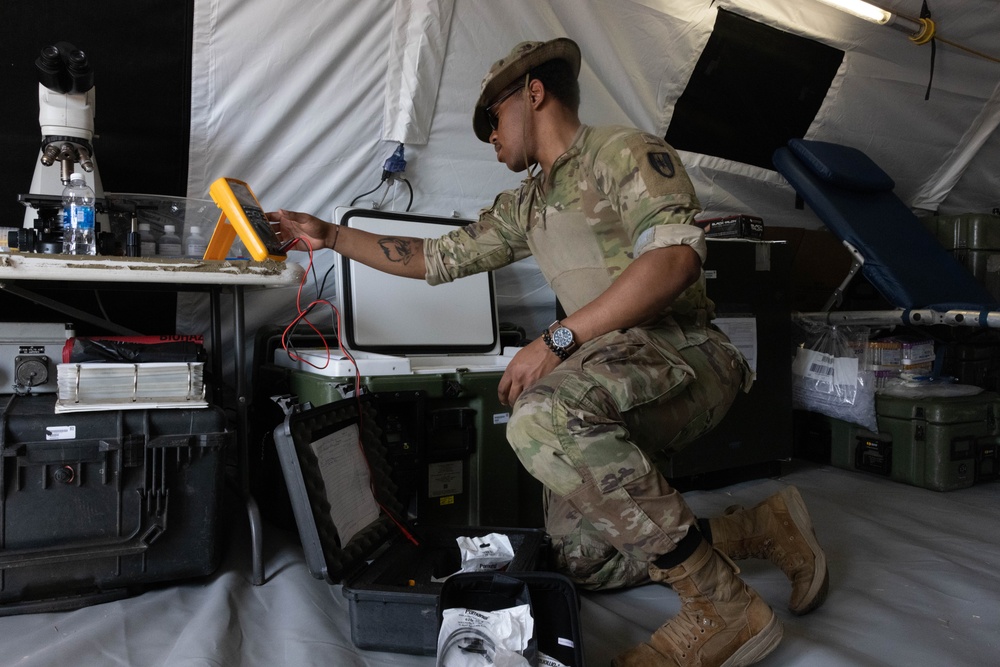 U.S. Soldiers establish medical facilities in support of Operation Southern Guard