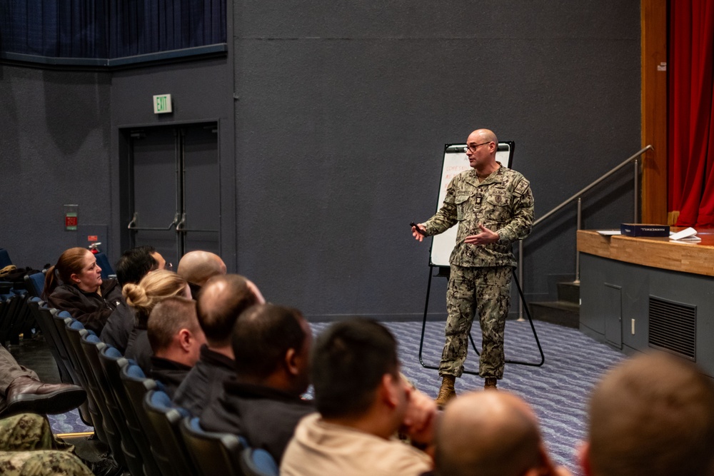 Commander, Task Force (CTF) 70 hosts U.S. Fleet Forces Chief Petty Officer Training Team (FCPOTT) for forward-deployed naval forces Japan visit