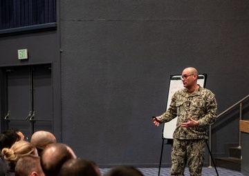 Commander, Task Force (CTF) 70 hosts U.S. Fleet Forces Chief Petty Officer Training Team (FCPOTT) for forward-deployed naval forces Japan visit