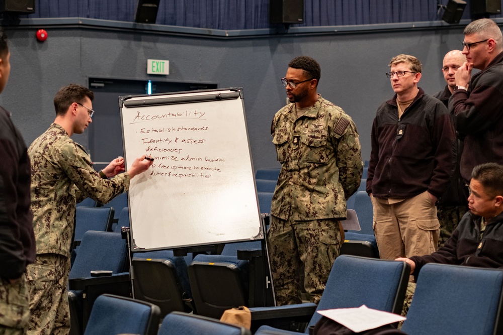 Commander, Task Force (CTF) 70 hosts U.S. Fleet Forces Chief Petty Officer Training Team (FCPOTT) for forward-deployed naval forces Japan visit