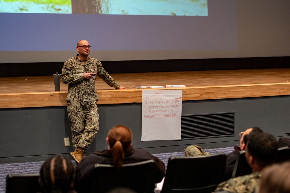 Commander, Task Force (CTF) 70 hosts U.S. Fleet Forces Chief Petty Officer Training Team (FCPOTT) for forward-deployed naval forces Japan visit