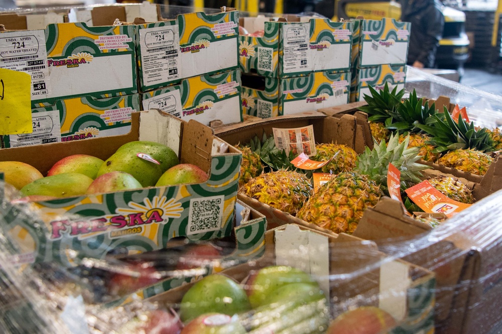 USS Ronald Reagan (CVN 76) Sailors receive fresh produce