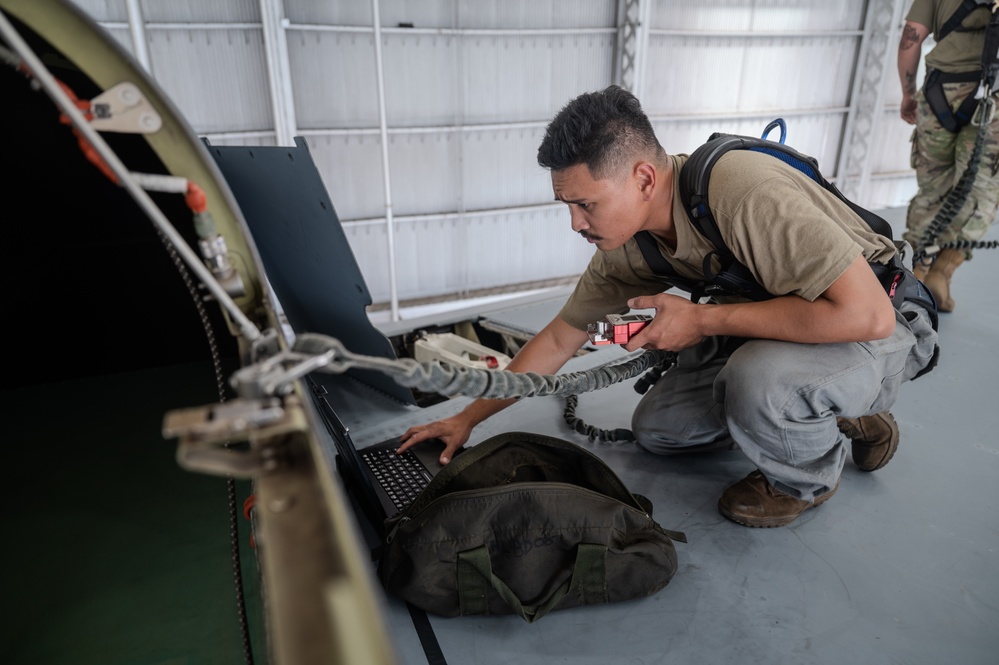 15th Maintenance Squadron performs routine maintenance on a C-17 Globemaster III