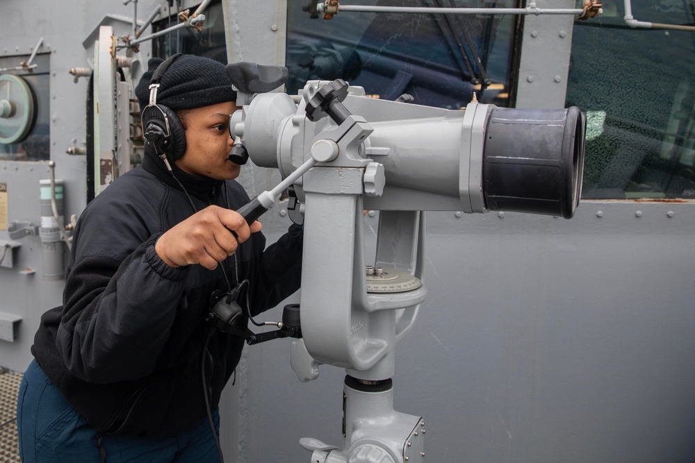 USS Rushmore (LSD 47) departs Okinawa, Japan