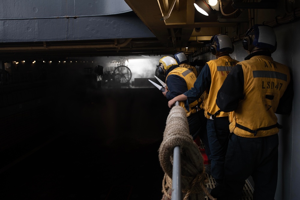 USS Rushmore (LSD 47) Conducts LCAC Ops