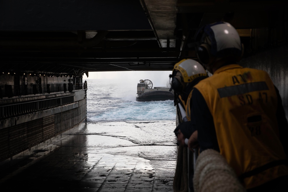 USS Rushmore conducts LCAC operations