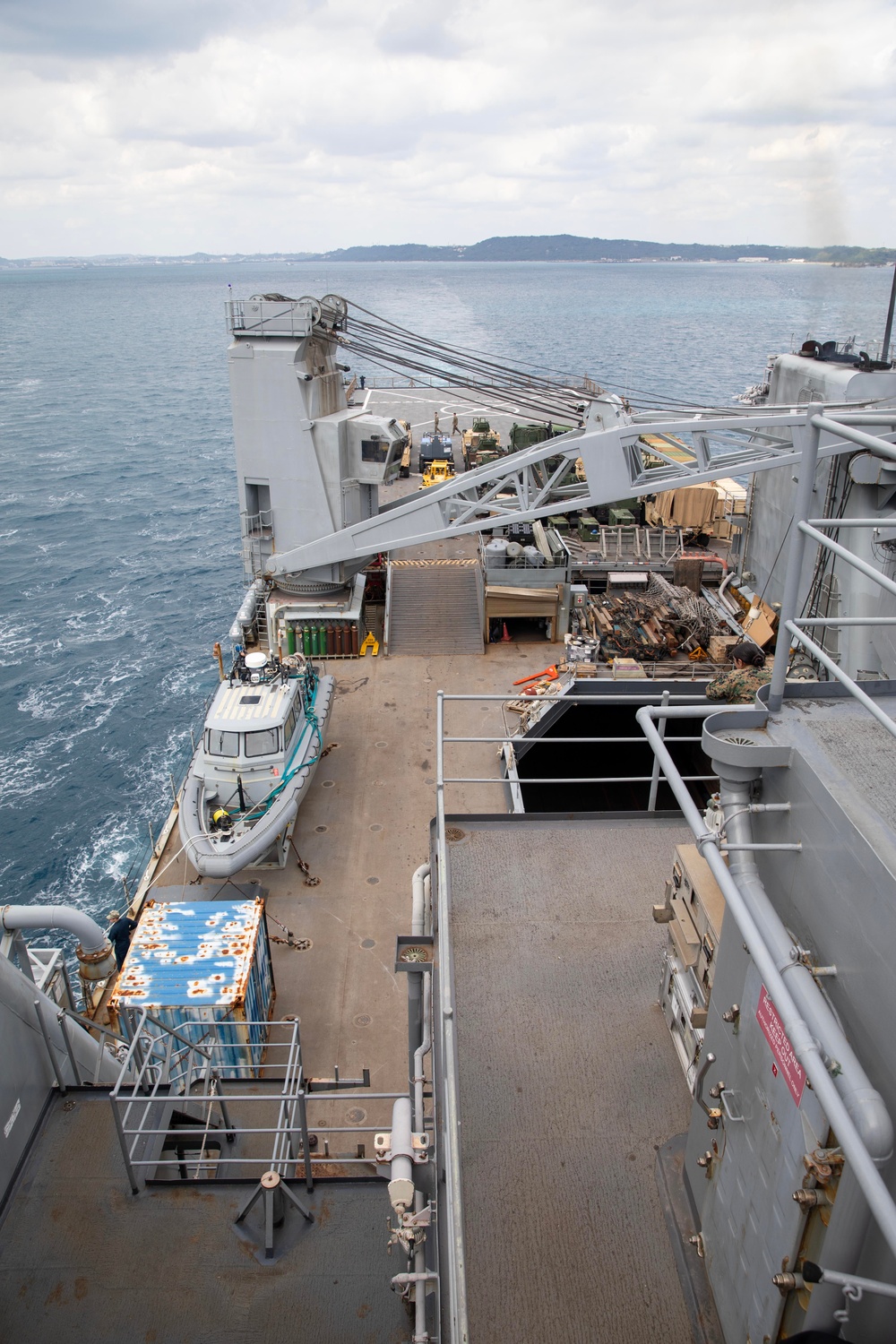 USS Rushmore (LSD 47) departs Okinawa, Japan