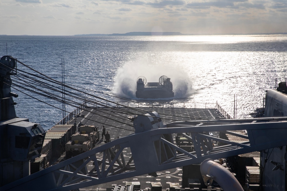 USS Rushmore (LSD 47) conducts LCAC operations