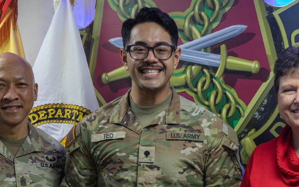 IMCOM-P Director's visit to Camp Casey