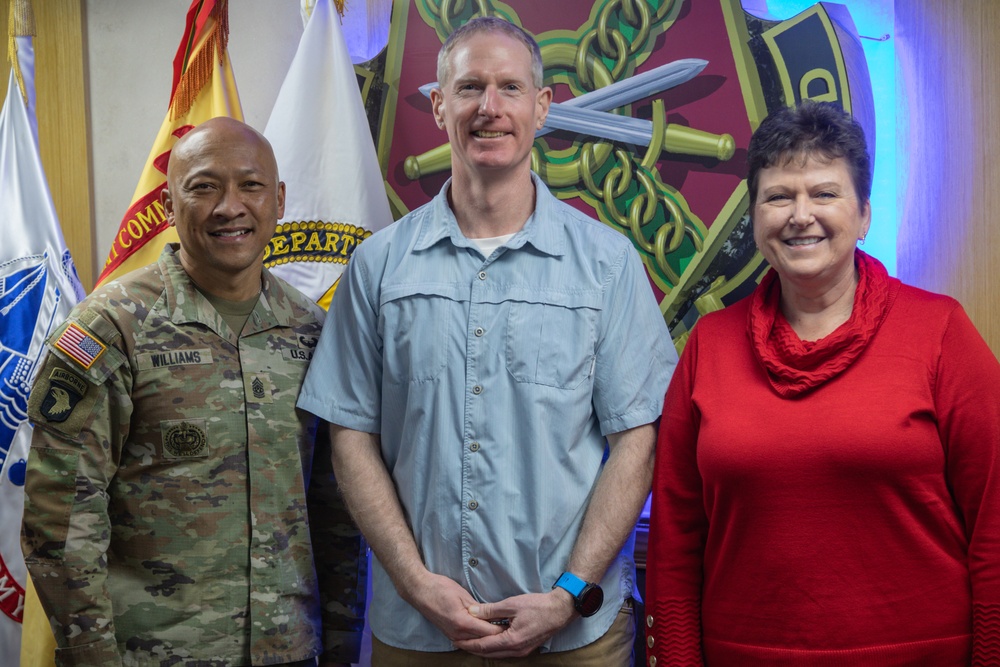 IMCOM-P Director's visit to Camp Casey