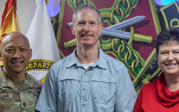 IMCOM-P Director's visit to Camp Casey
