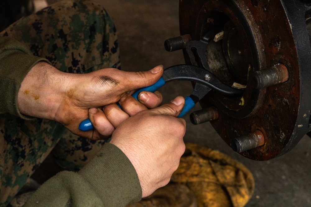 7th Comm. Bn. | Vehicle Maintenance