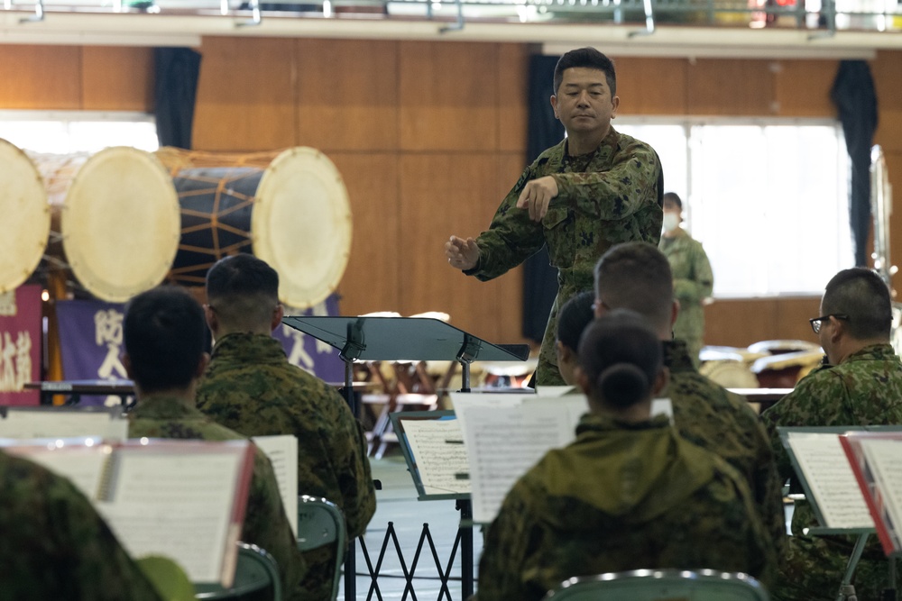 III MEF, JGSDF bands together for music festival