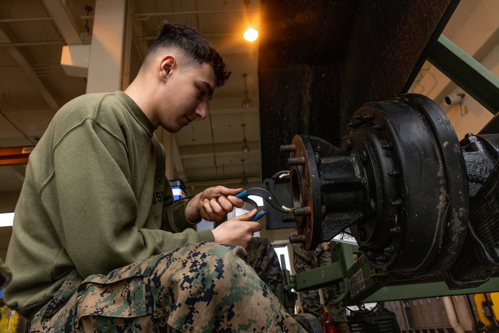 7th Comm. Bn. | Vehicle Maintenance