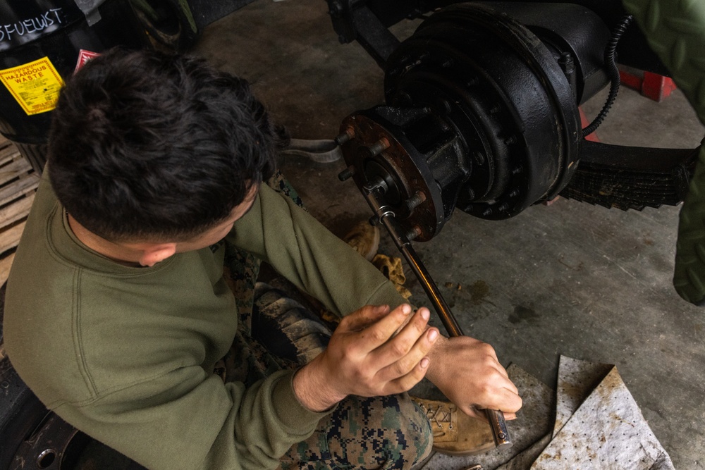 7th Comm. Bn. | Vehicle Maintenance