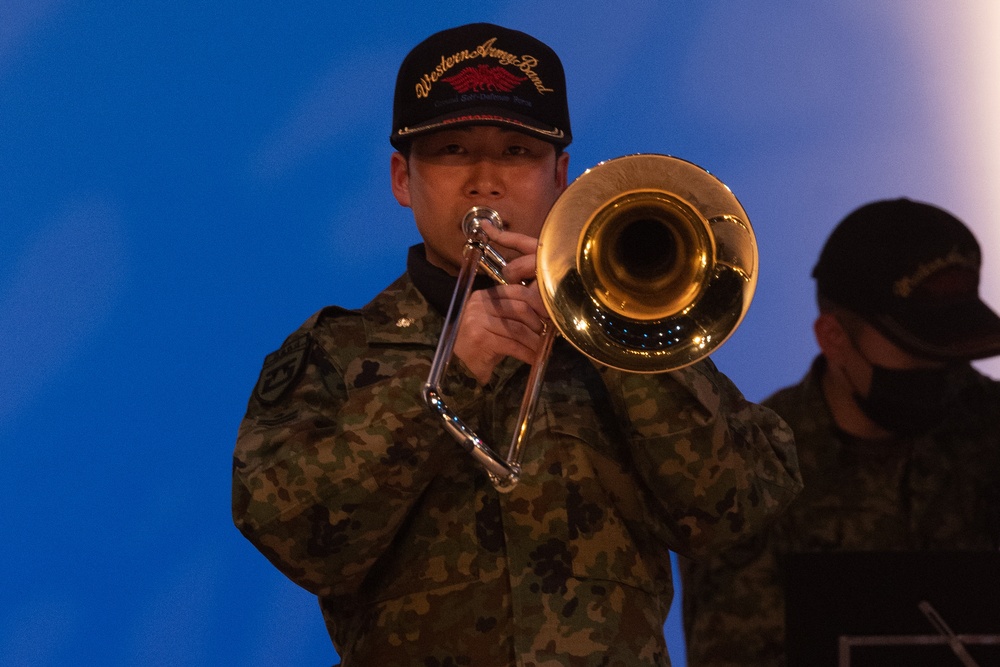 III MEF, JGSDF bands together for music festival