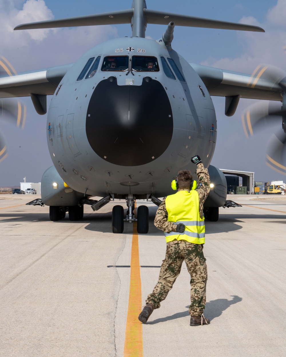 U.S. Air Force fuels distribution operators strategically refuel German A400M Airbus