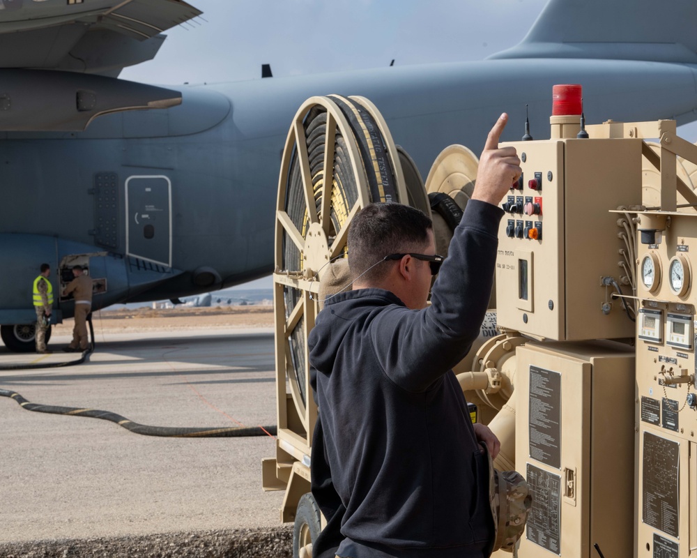 U.S. Air Force fuels distribution operators strategically refuel German A400M Airbus