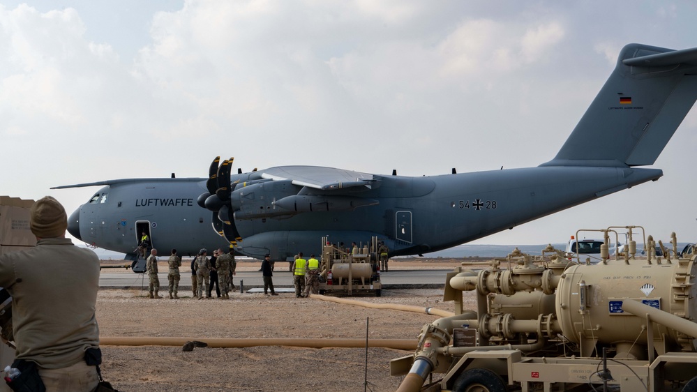 U.S. Air Force fuels distribution operators strategically refuel German A400M Airbus