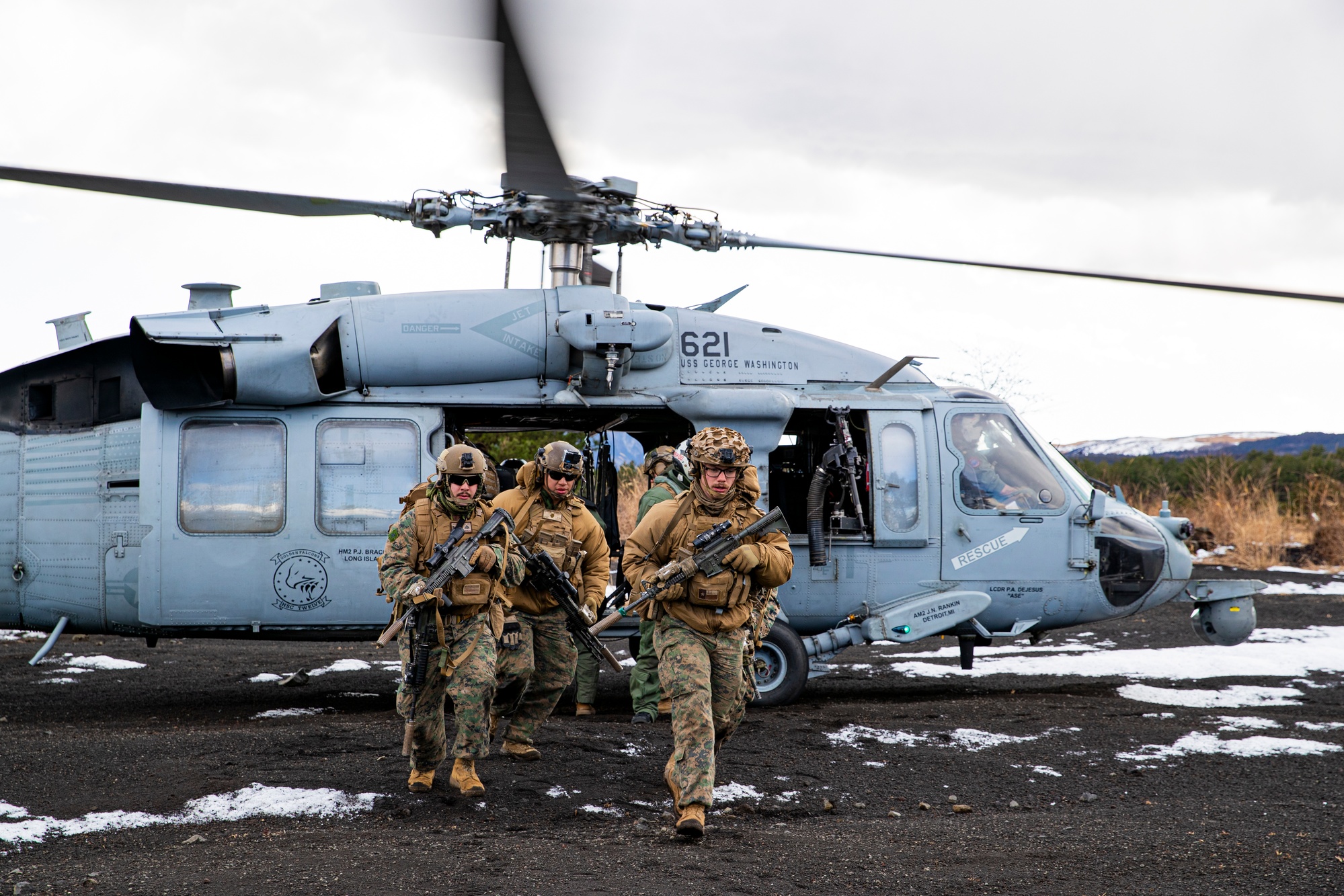 米海軍 HSC-12 チャレンジ DVIDS - Images - HSC-12 medevac training with 3rd Light Armored
