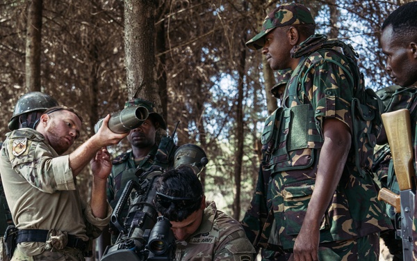 US, Kenya practice fundamentals of anti-tank weapon during Justified Accord