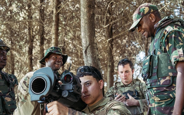 US, Kenya practice fundamentals of anti-tank weapon during Justified Accord