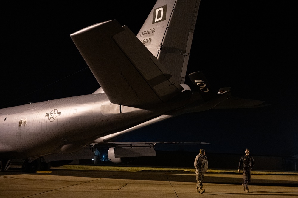 100th ARW refuels two B-52’s during BTF 25-2