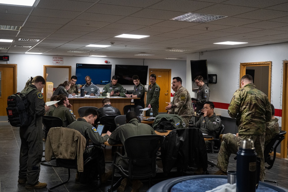 100th ARW refuels two B-52’s during BTF 25-2