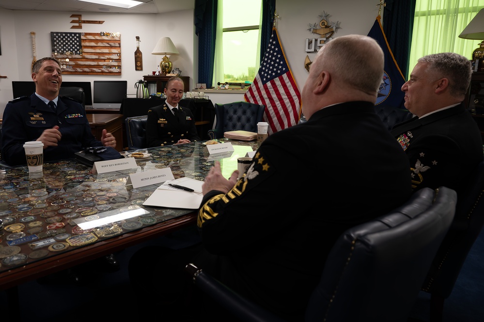 Australian Senior Enlisted Advisor to the Chief of Defence Force Visits MCPON