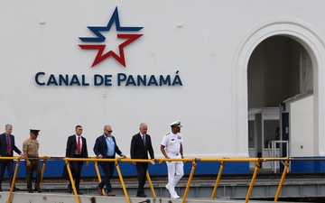 SOUTHCOM Commander Visits Panama