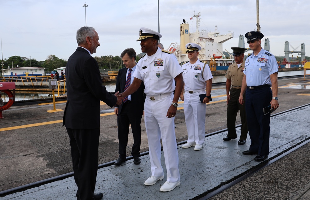 SOUTHCOM Commander Visits Panama