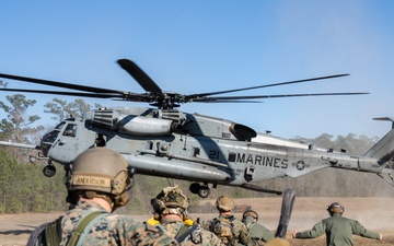 Marines prepare for deployment with insertion and extraction drills