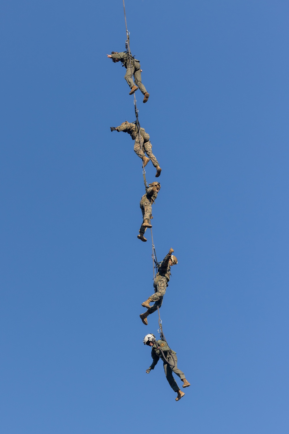 Marines prepare for deployment with insertion and extraction drills