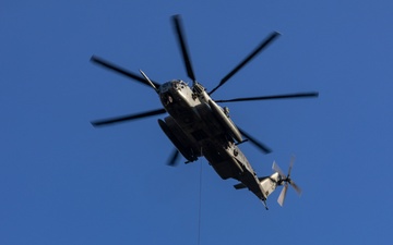 Marines prepare for deployment with insertion and extraction drills