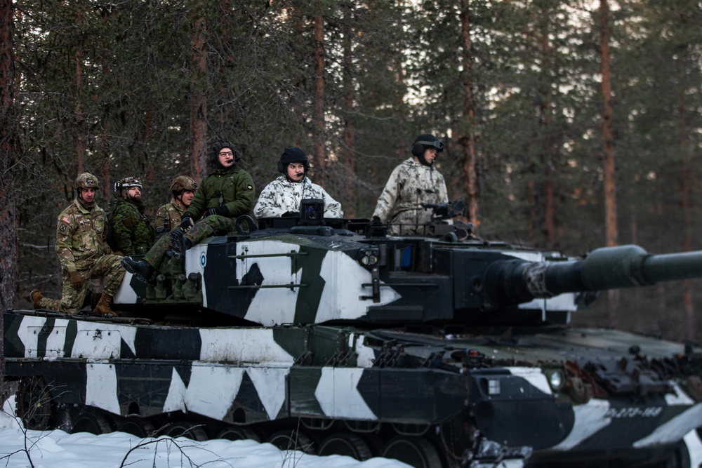 10th Mountain, 11th Airborne Division, Canadian Soldiers explore the Leopard 2A4