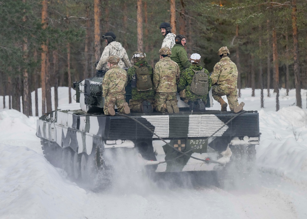 10th Mountain, 11th Airborne Division, Canadian Soldiers explore the Leopard 2A4