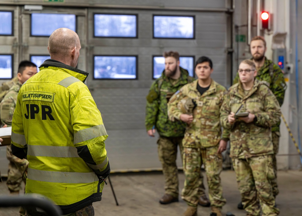 10th Mountain, 11th Airborne Division, Canadian Soldiers explore the Leopard 2A4